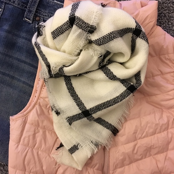 Other Accessories - Large windowpane scarf🧣